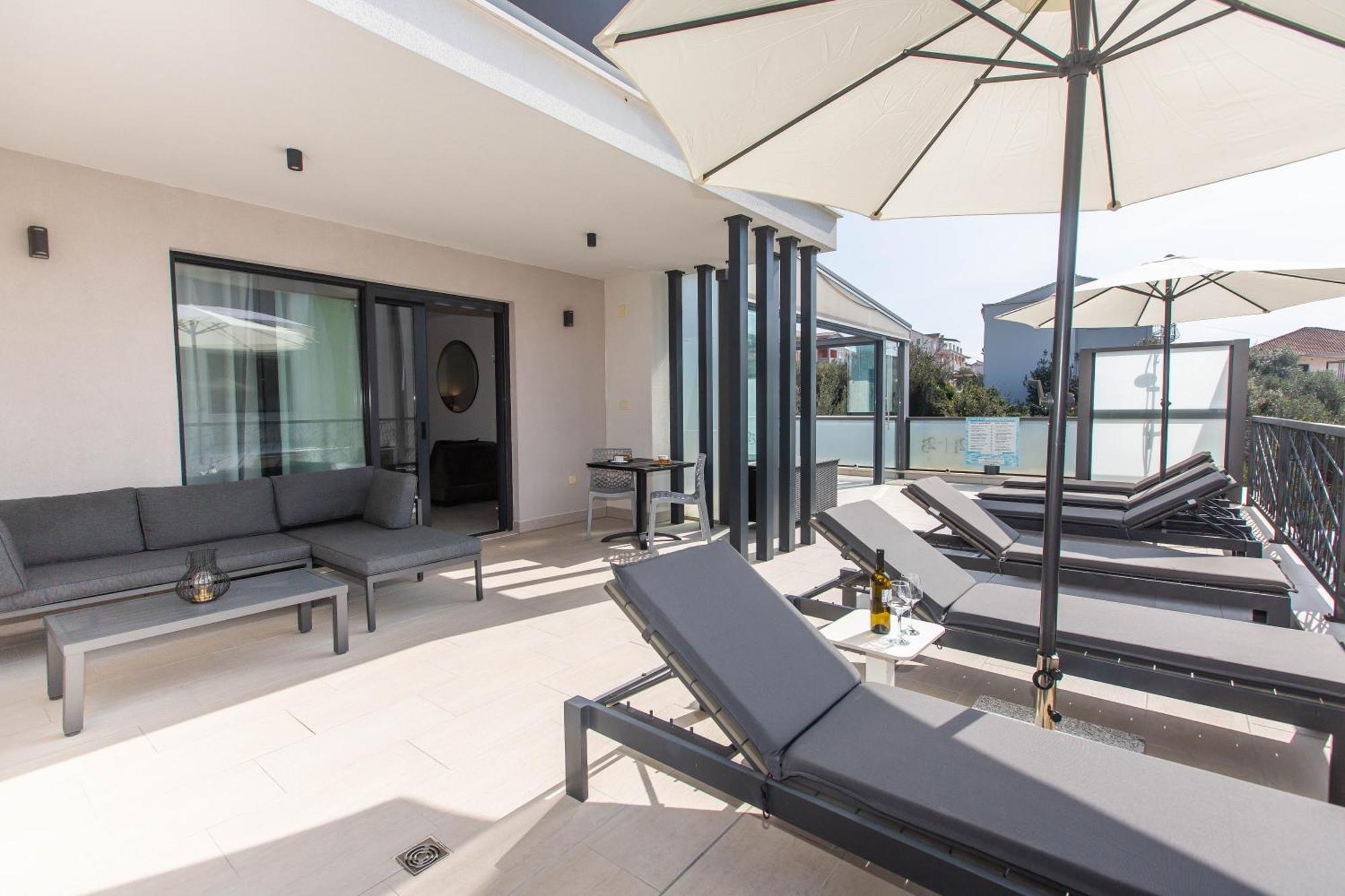 Villa 23 A Heated Pool Trogir Buitenkant foto